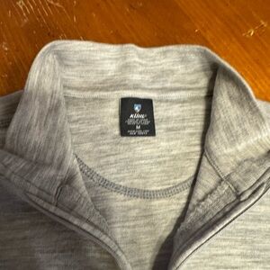 Kuhl’s 1/4 zip Men’s Merino wool with a thumb hole size medium